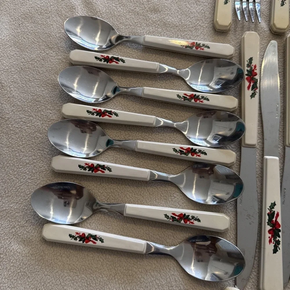 Pfaltzgraff Christmas Heritage Flatware 40 Piece Set 8 Place Settings